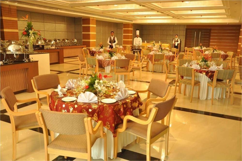 Rpj Hotel ראג'קוט מראה חיצוני תמונה