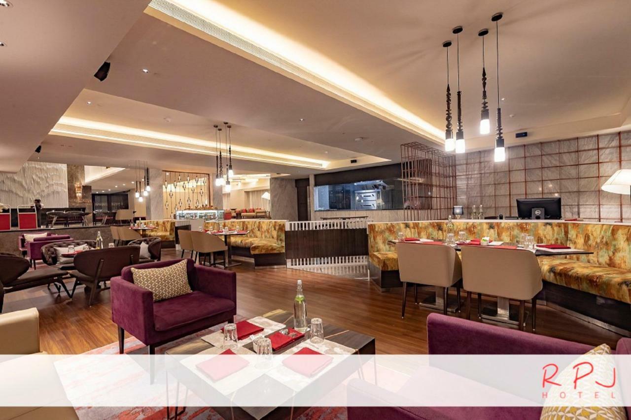Rpj Hotel ראג'קוט מראה חיצוני תמונה