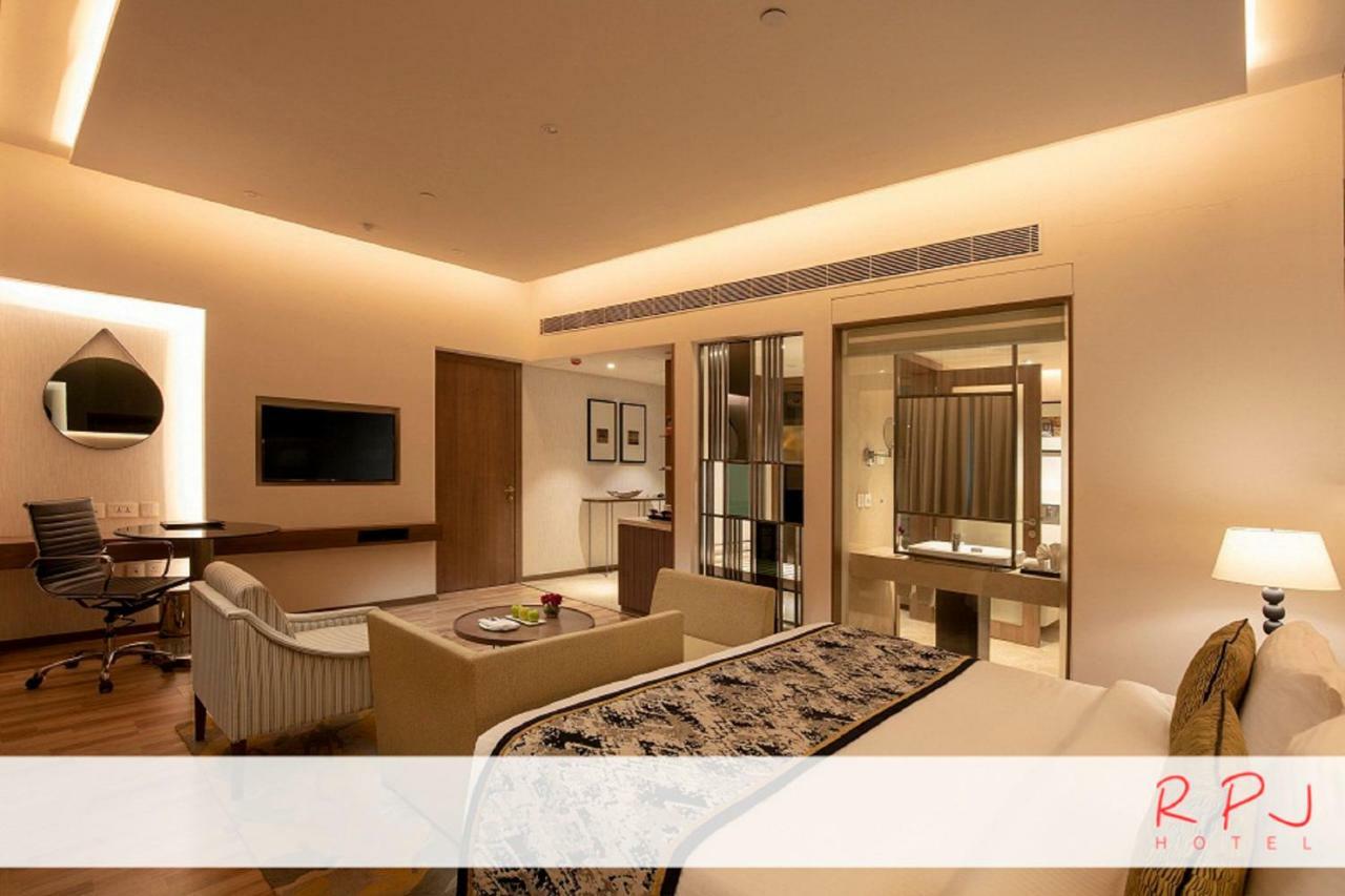 Rpj Hotel ראג'קוט מראה חיצוני תמונה