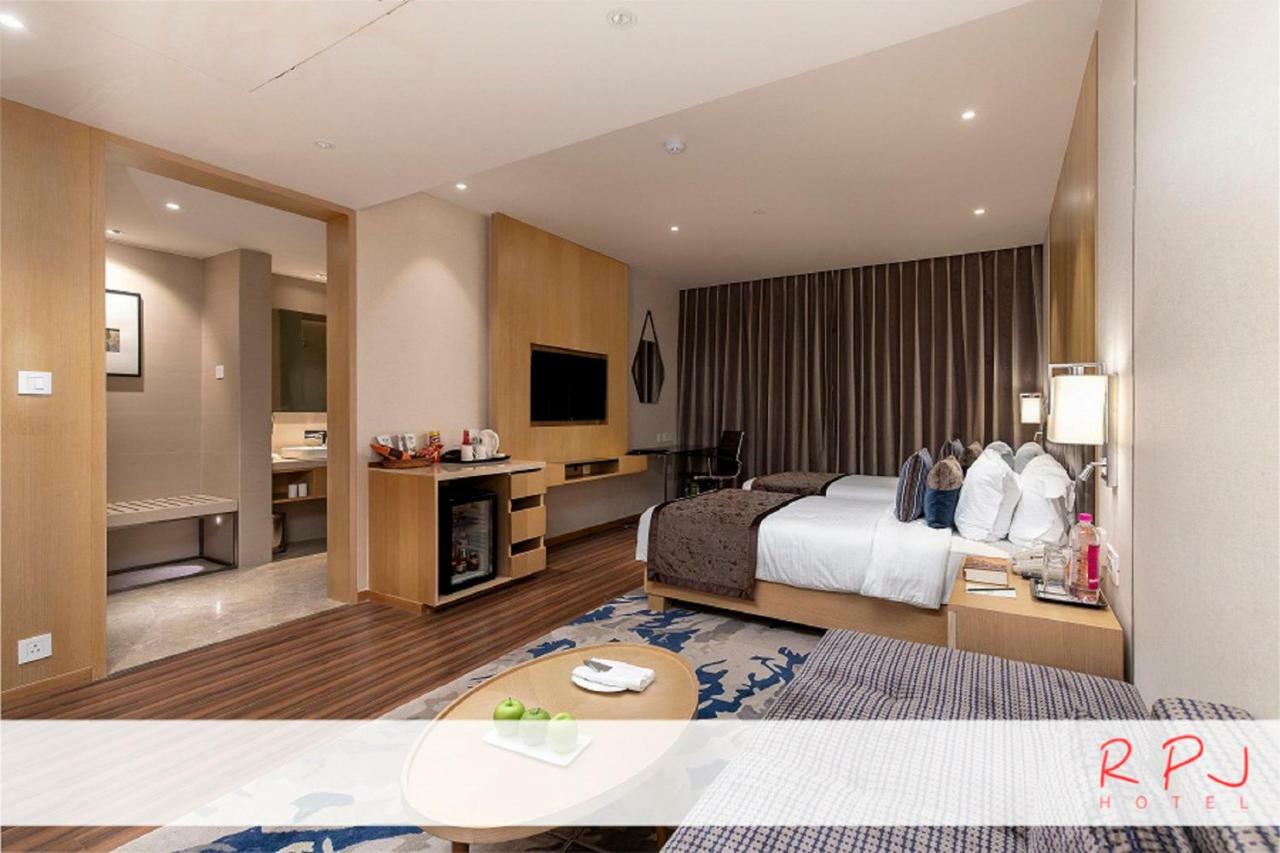 Rpj Hotel ראג'קוט מראה חיצוני תמונה