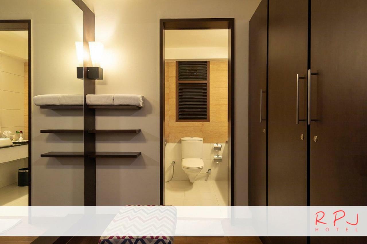 Rpj Hotel ראג'קוט מראה חיצוני תמונה