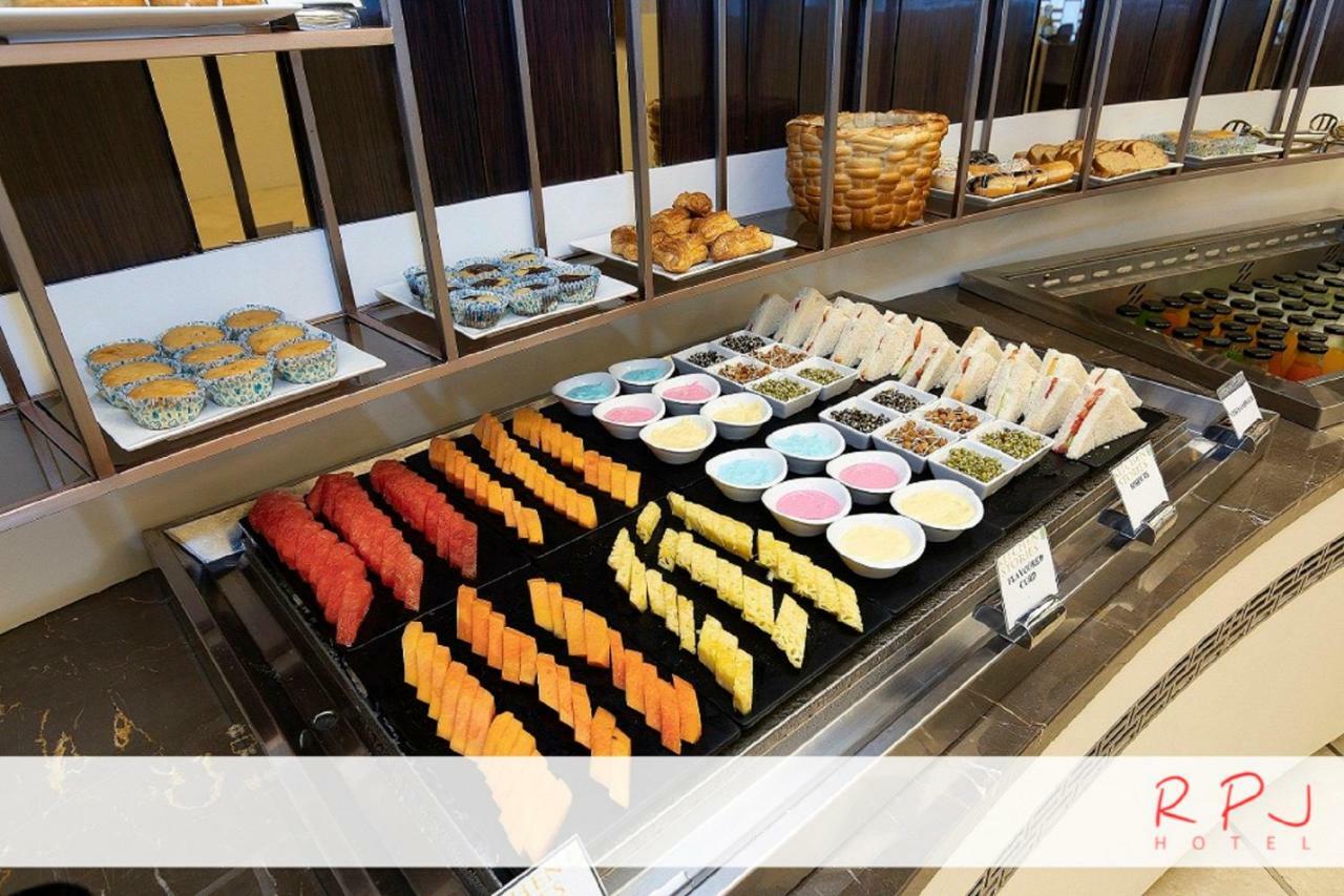 Rpj Hotel ראג'קוט מראה חיצוני תמונה