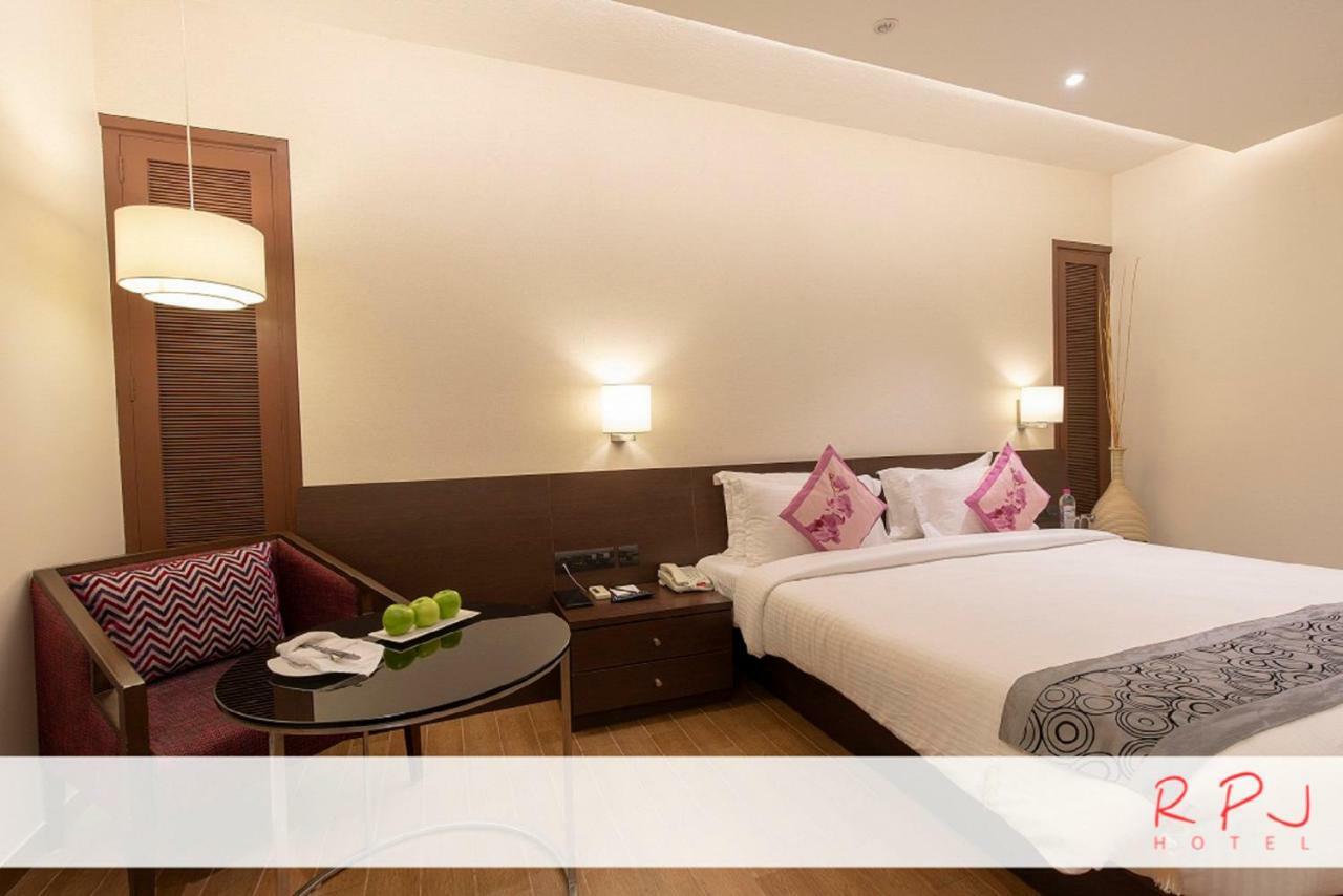 Rpj Hotel ראג'קוט מראה חיצוני תמונה