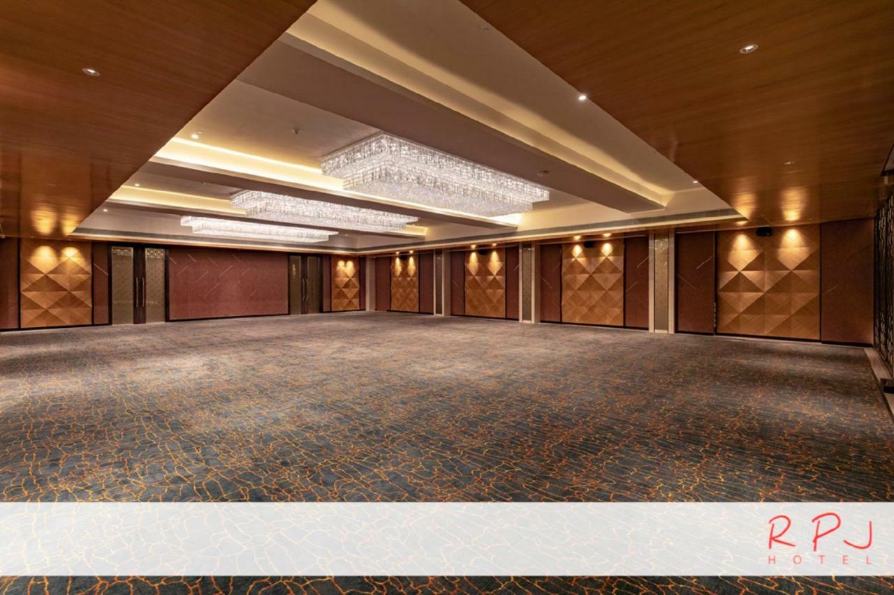 Rpj Hotel ראג'קוט מראה חיצוני תמונה