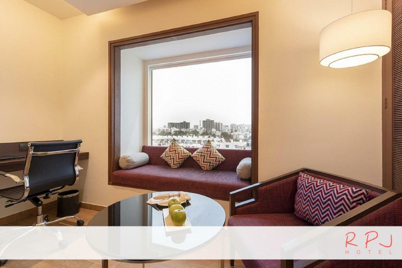 Rpj Hotel ראג'קוט מראה חיצוני תמונה