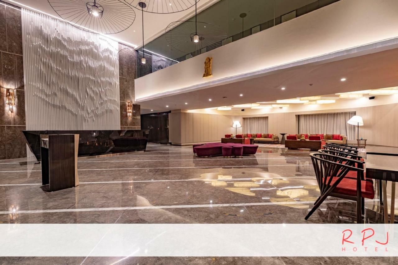 Rpj Hotel ראג'קוט מראה חיצוני תמונה