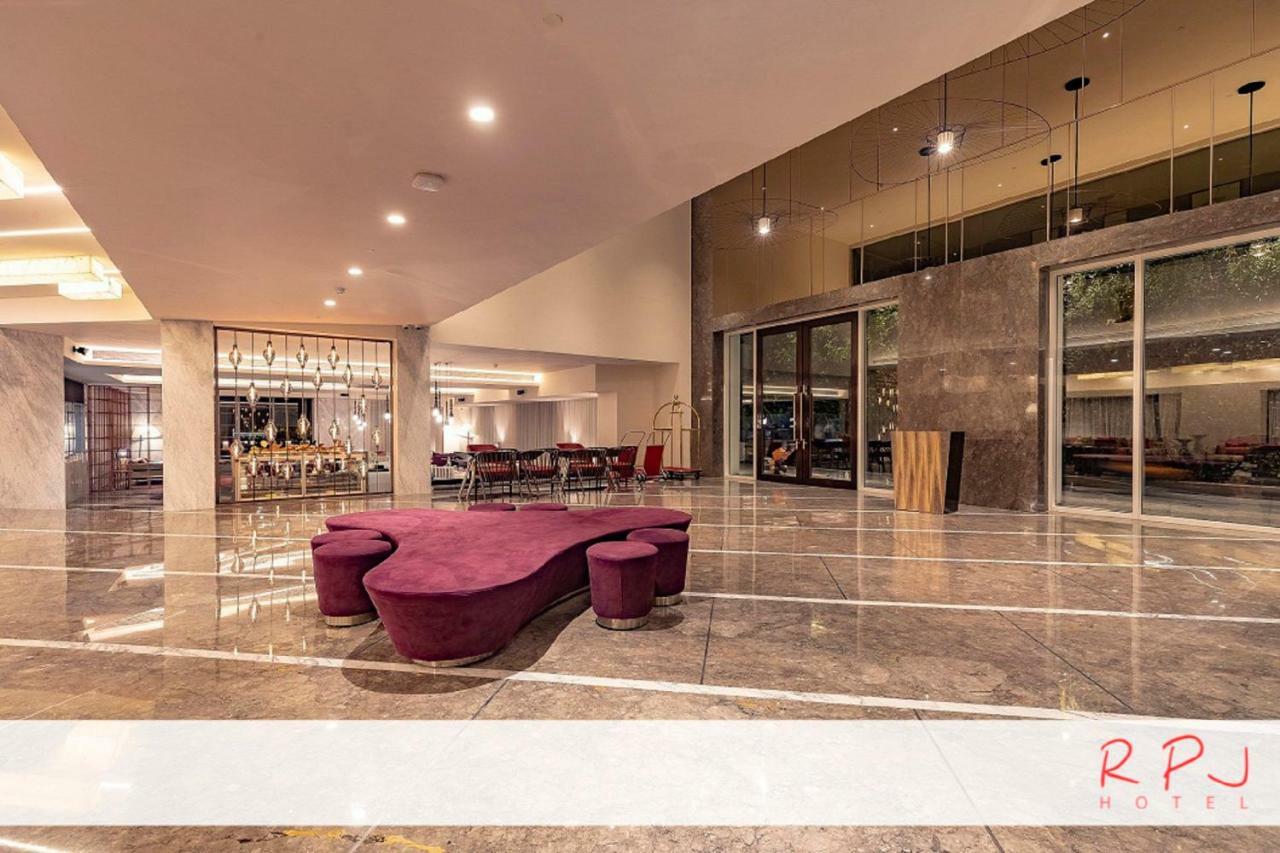 Rpj Hotel ראג'קוט מראה חיצוני תמונה