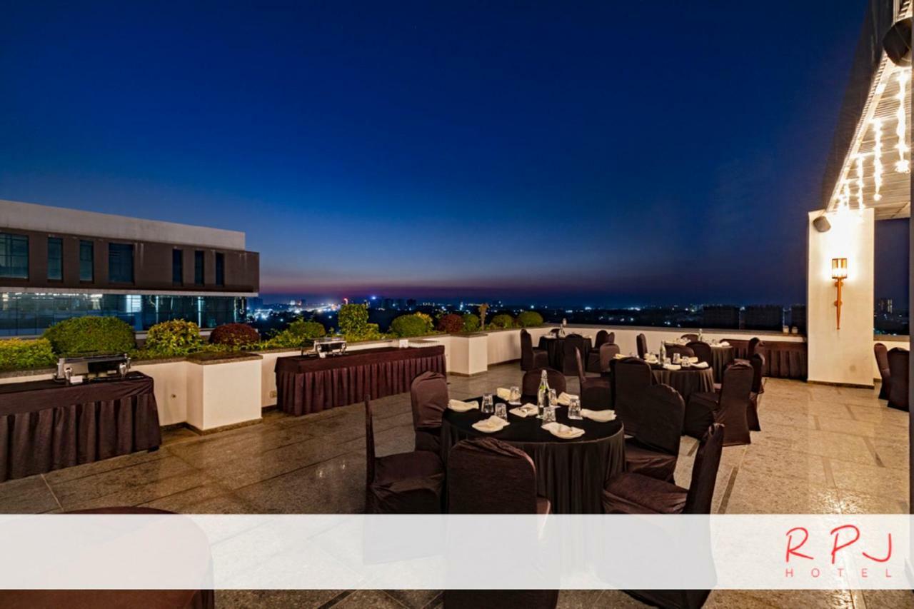 Rpj Hotel ראג'קוט מראה חיצוני תמונה