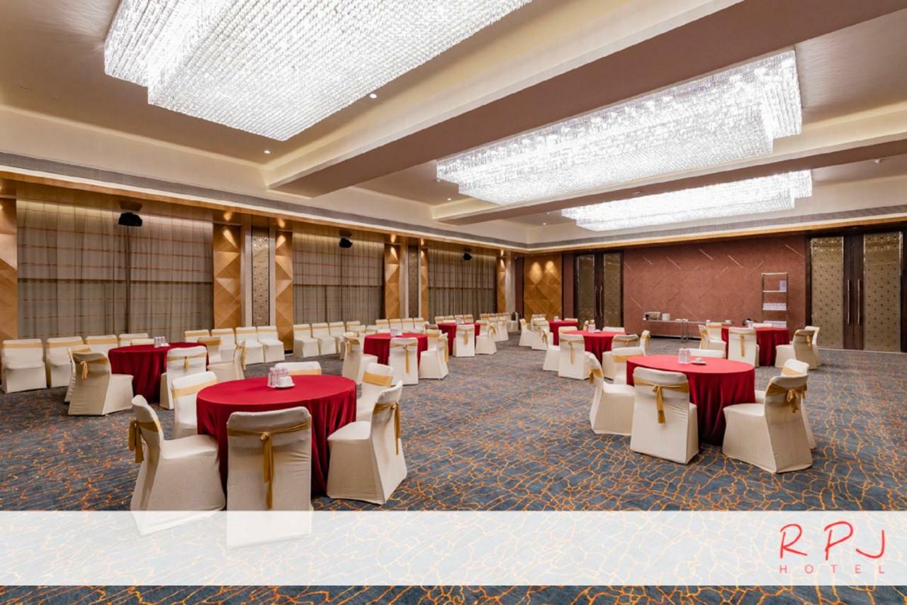 Rpj Hotel ראג'קוט מראה חיצוני תמונה